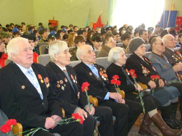 Ветеранам Великой Отечественной войны вручили юбилейные медали